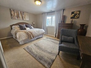 9 chambres, fer et planche à repasser, lit de bébé portatif