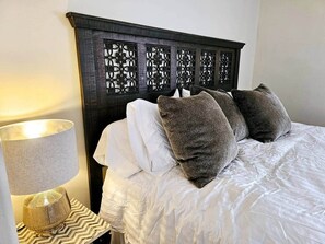 9 habitaciones, tabla de planchar con plancha y cuna de viaje 