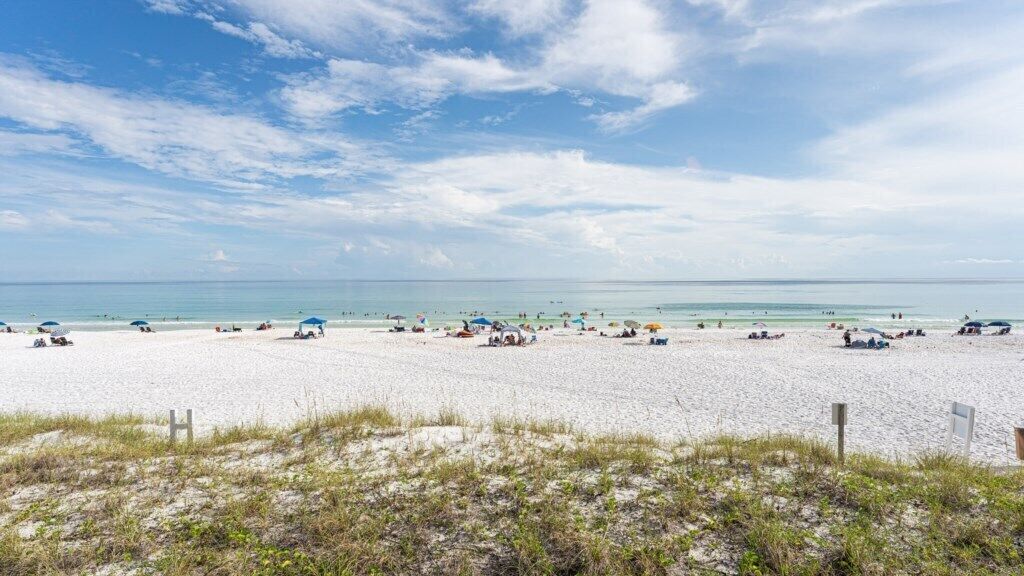 Destin | Couples Beach Retreat | Pool + Hot Tub Reviews, Deals