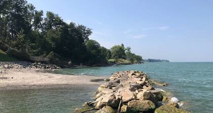 Lakefront Retreat Condo, Indoor Pool, Beach, Wineries, Spire