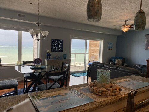 Lakefront Condo, Balcony, Pool, Beach, Wineries