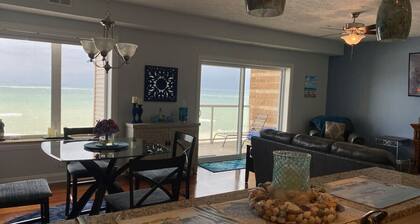 Lakefront Condo, Balcony, Pool, Beach, Wineries