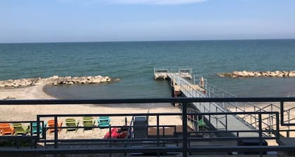 Lakefront Condo, Balcony, Pool, Beach, Wineries