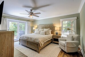 4 bedrooms, iron/ironing board, Internet, bed sheets