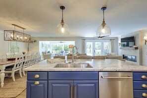 Interior - Sunset Rentals | South Live Oak 25 (Hilton Head Island)
