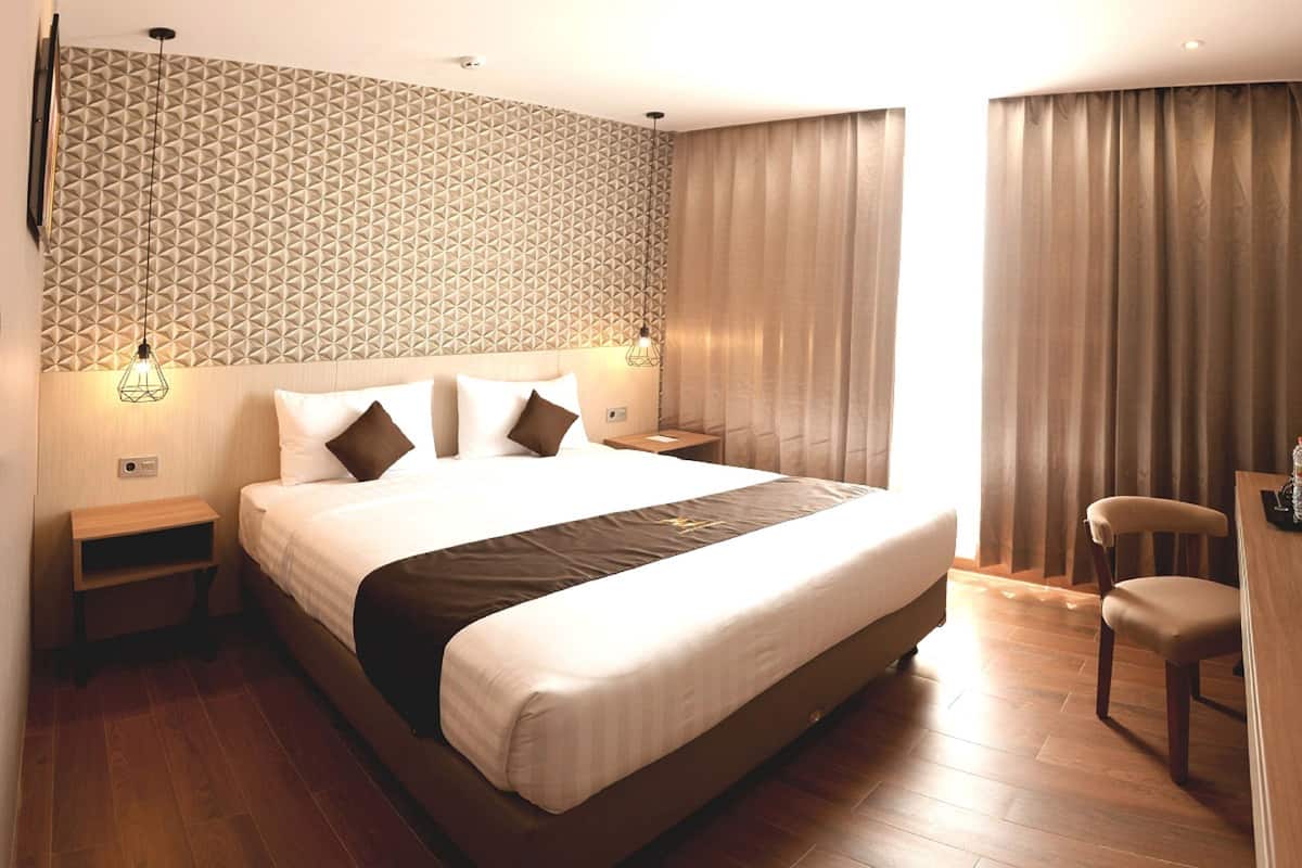 Habitación superior, 1 cama matrimonial, para no fumadores | Caja de seguridad en la habitación, wifi gratis y ropa de cama