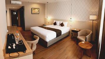 Deluxe Room, 1 Double Bed, Non Smoking | In-room safe, free WiFi, bed sheets