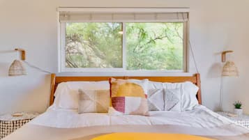 4 bedrooms, desk, travel crib, free WiFi