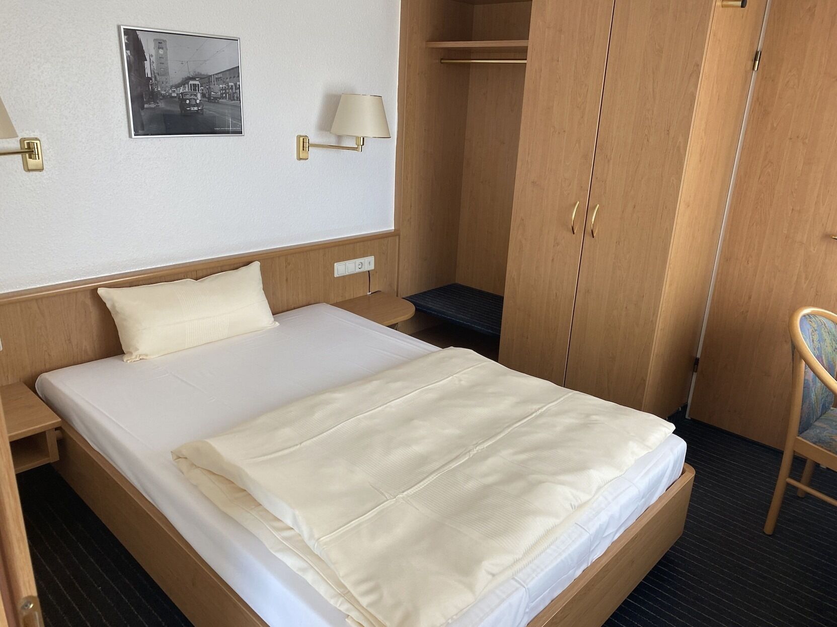 Premium bedding, in-room safe, individually decorated