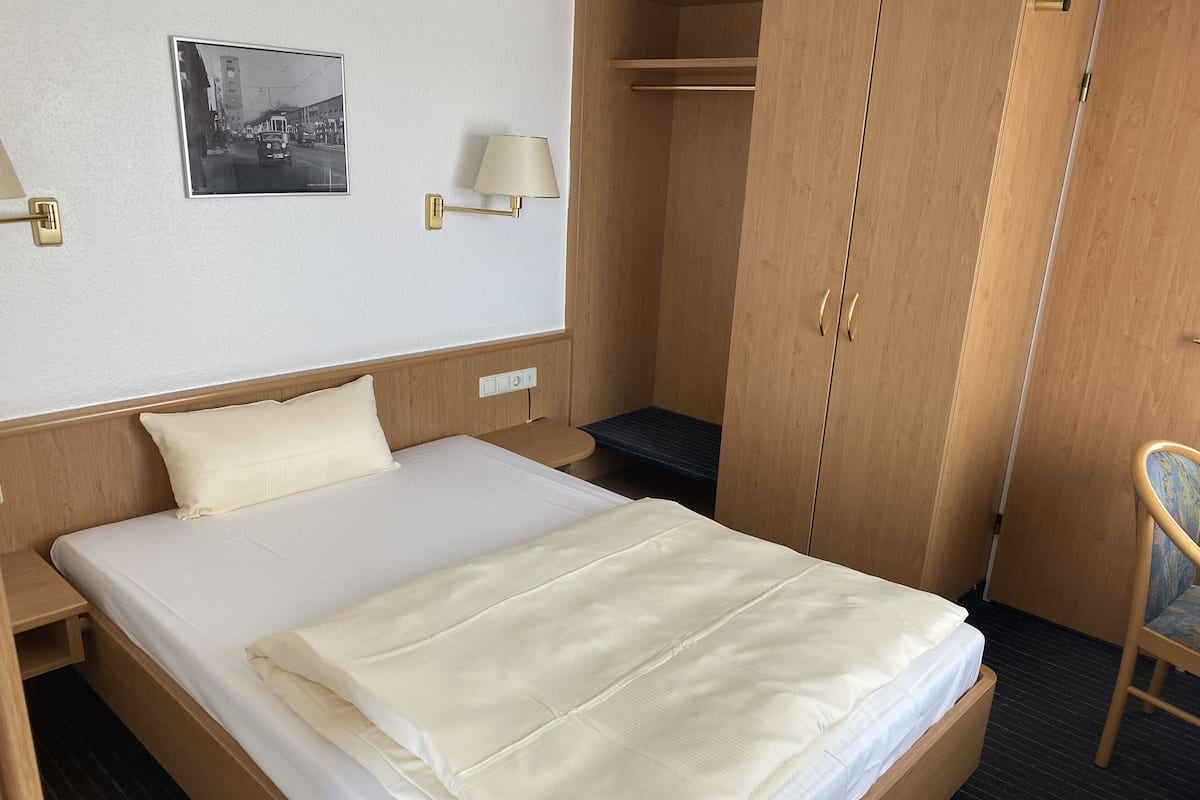 Singola Business | Biancheria da letto di alta qualità, una cassaforte in camera