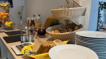 Frokostbuffé hver dag (EUR 15 per person)