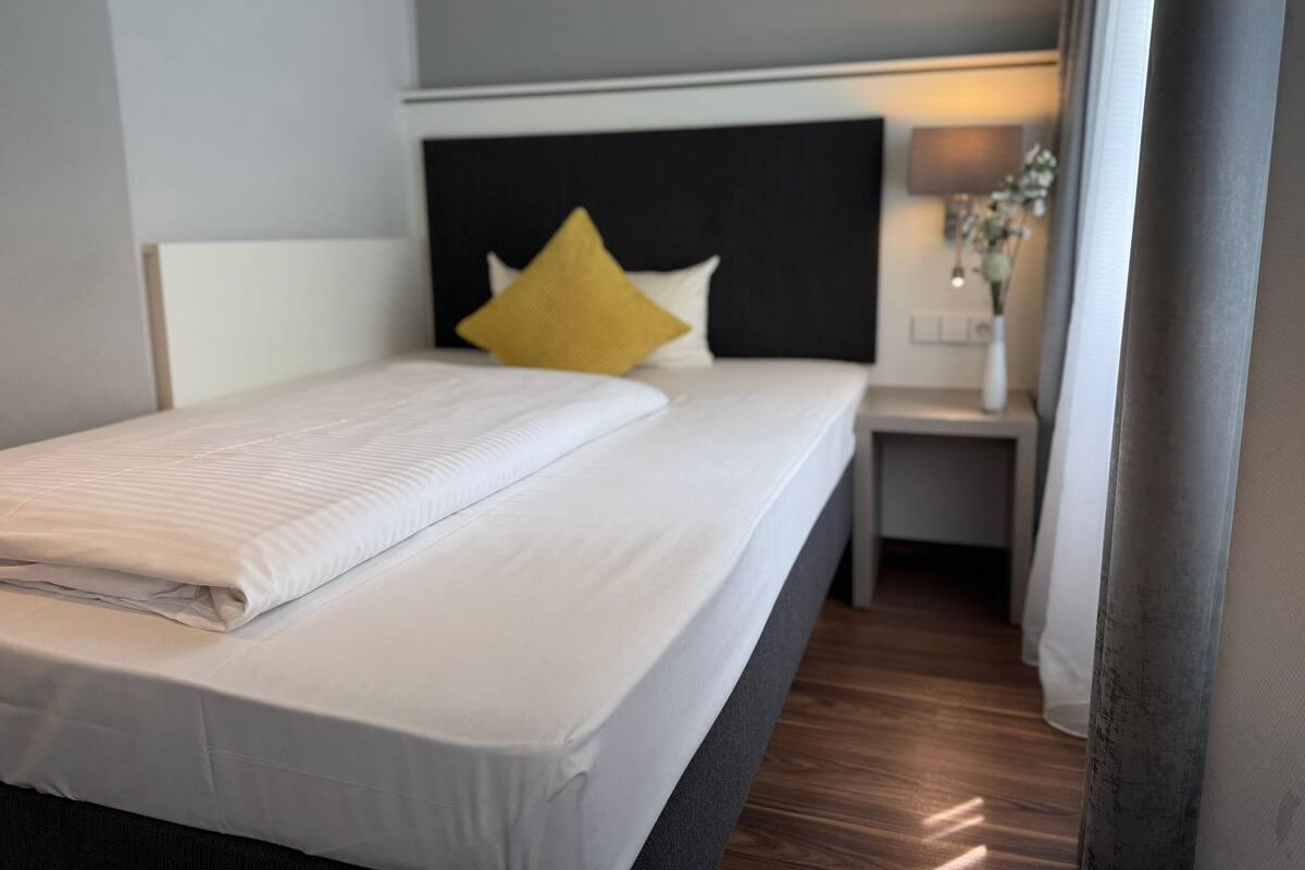 Superior Single Room | 1 bedroom, premium bedding, in-room safe, individually decorated