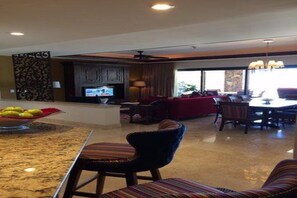 Interior - 2Bedroom 3Bath Ocean Presidential Unit (Cabo San lucas)