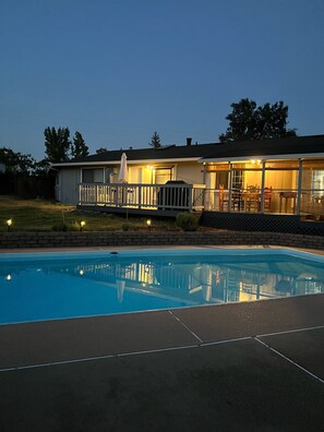 Outdoor pool - Country oasis with shared swimming pool & hot tub, back yard/deck  (Redding)