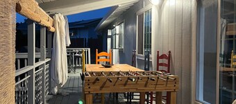 Country oasis with shared swimming pool & hot tub, back yard/deck 