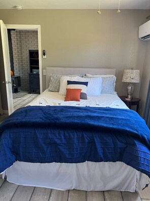 1 bedroom, iron/ironing board, free WiFi, bed sheets - Country oasis with shared swimming pool & hot tub, back yard/deck  (Redding)