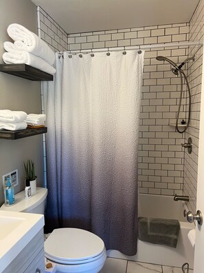 Combined shower/tub, hair dryer, bidet, towels - Country oasis with shared swimming pool & hot tub, back yard/deck  (Redding)