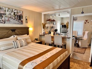 1 slaapkamer, een strijkplank/strijkijzer, gratis wifi, beddengoed