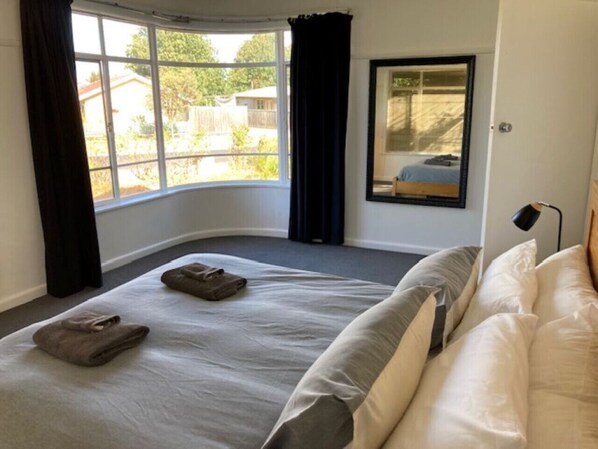 3 عدّة غرف نوم ومكتب ومكواة/لوح كي وواي فاي