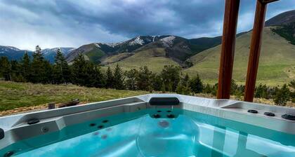 Stunning Mountain views, offers Wi-Fi, hot tub, and is dog friendly - Last Resort