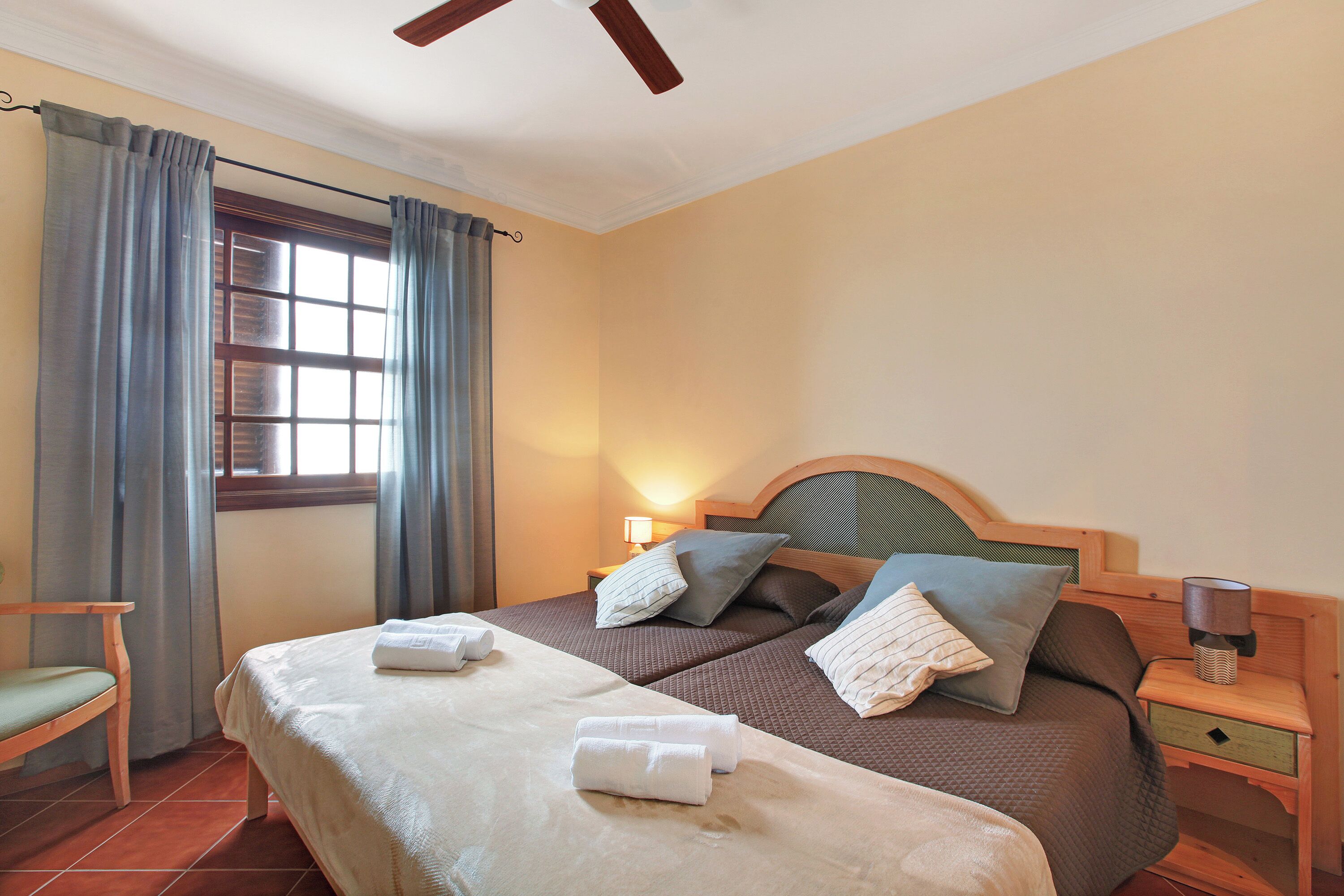 3 slaapkamers, een strijkplank/strijkijzer, gratis wifi, beddengoed