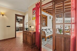 Interior - Holiday Home "Rincón de Daute" with Sea & Mountain Views, Pool, Wi-Fi & Terrace (Los Silos)
