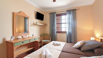 3 chambres, fer et planche à repasser, Wi-Fi gratuit, draps fournis