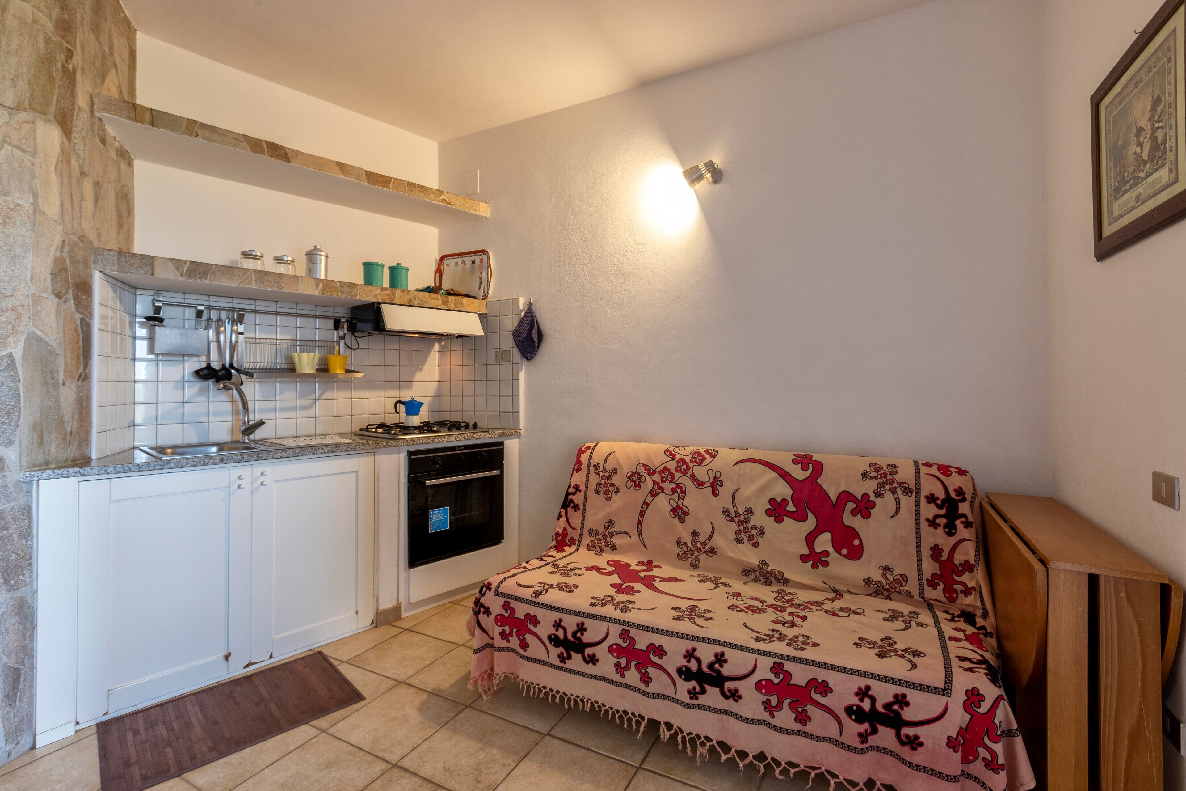 Fridge, oven, stovetop, coffee/tea maker