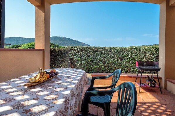 Outdoor dining - Holiday Home "Pergola 706" Steps from the Beach with A/C and Private Terrace (STINTINO)