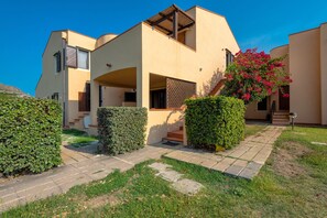 Exterior - Holiday Home "Pergola 706" Steps from the Beach with A/C and Private Terrace (STINTINO)