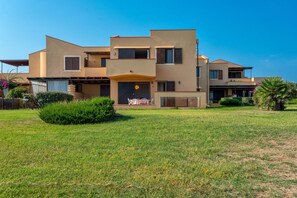 Exterior - Holiday Home "Pergola 705" Just a Few Meters from the Beach with Private Terrace (STINTINO)