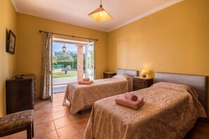 3 bedrooms, iron/ironing board, free WiFi, bed sheets - Villa "Casa Santa Maria" with Pool, Wi-Fi, Terrace & Garden; Parking Available on Property (Boliqueime)