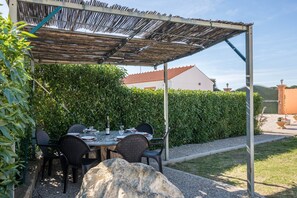 Outdoor dining - Villa "Casa Santa Maria" with Pool, Wi-Fi, Terrace & Garden; Parking Available on Property (Boliqueime)