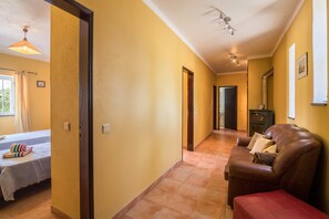 3 bedrooms, iron/ironing board, free WiFi, bed sheets - Villa "Casa Santa Maria" with Pool, Wi-Fi, Terrace & Garden; Parking Available on Property (Boliqueime)
