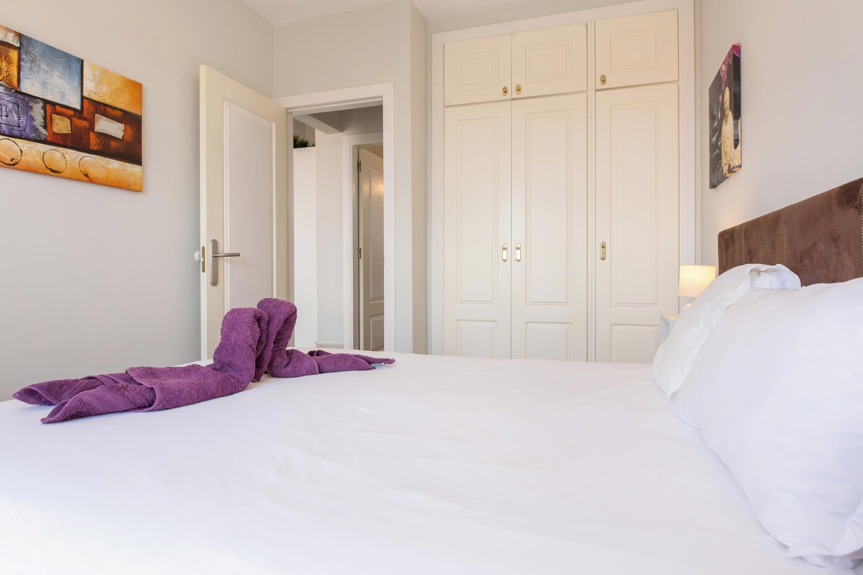 1 slaapkamer, een strijkplank/strijkijzer, gratis wifi, beddengoed