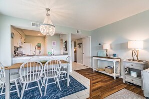 Dining - Oceanview Condo on Harbor Island: 2BR, Pool Views, Beach Access, & Family Amenities! (Saint Helena Island)