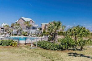 Pool - Oceanview Condo on Harbor Island: 2BR, Pool Views, Beach Access, & Family Amenities! (Saint Helena Island)