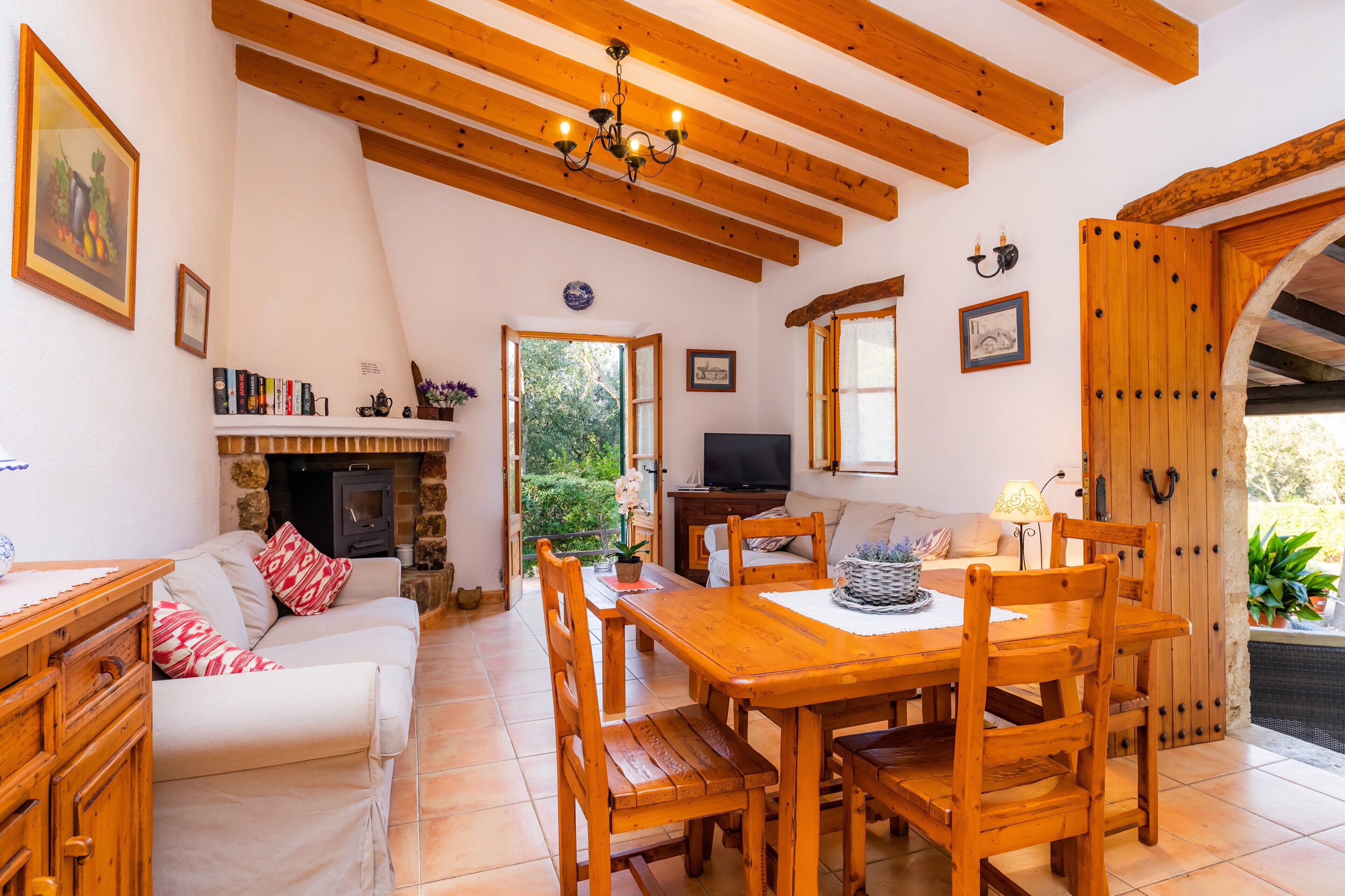 TV, tavolo da ping pong