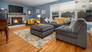 Televisión y chimenea