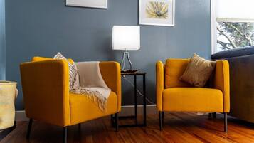 Televisión y chimenea