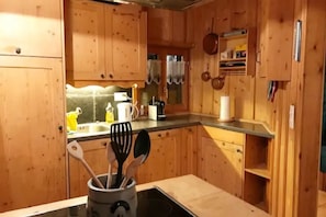 Réfrigérateur, four, plaque de cuisson, lave-vaisselle