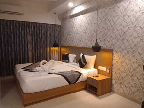 Deluxe Room | Laptop workspace, iron/ironing board, free WiFi - Parkwood Suites (Bengaluru)