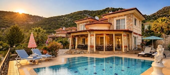 Stunning Villa Semira, Perfect Condition, Private Pool & 1000m2 Garden,WIFI