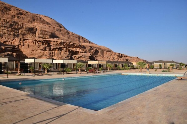 Pool - Al Sultana Luxury Camp (Wadi Rum)