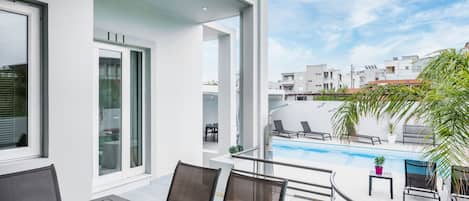 Villa | Private kitchen | Full-sized fridge, microwave, oven, stovetop