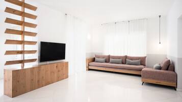 Vila | Área de estar | Smart TV 42 polegadas com canais via satélite, TV, Netflix