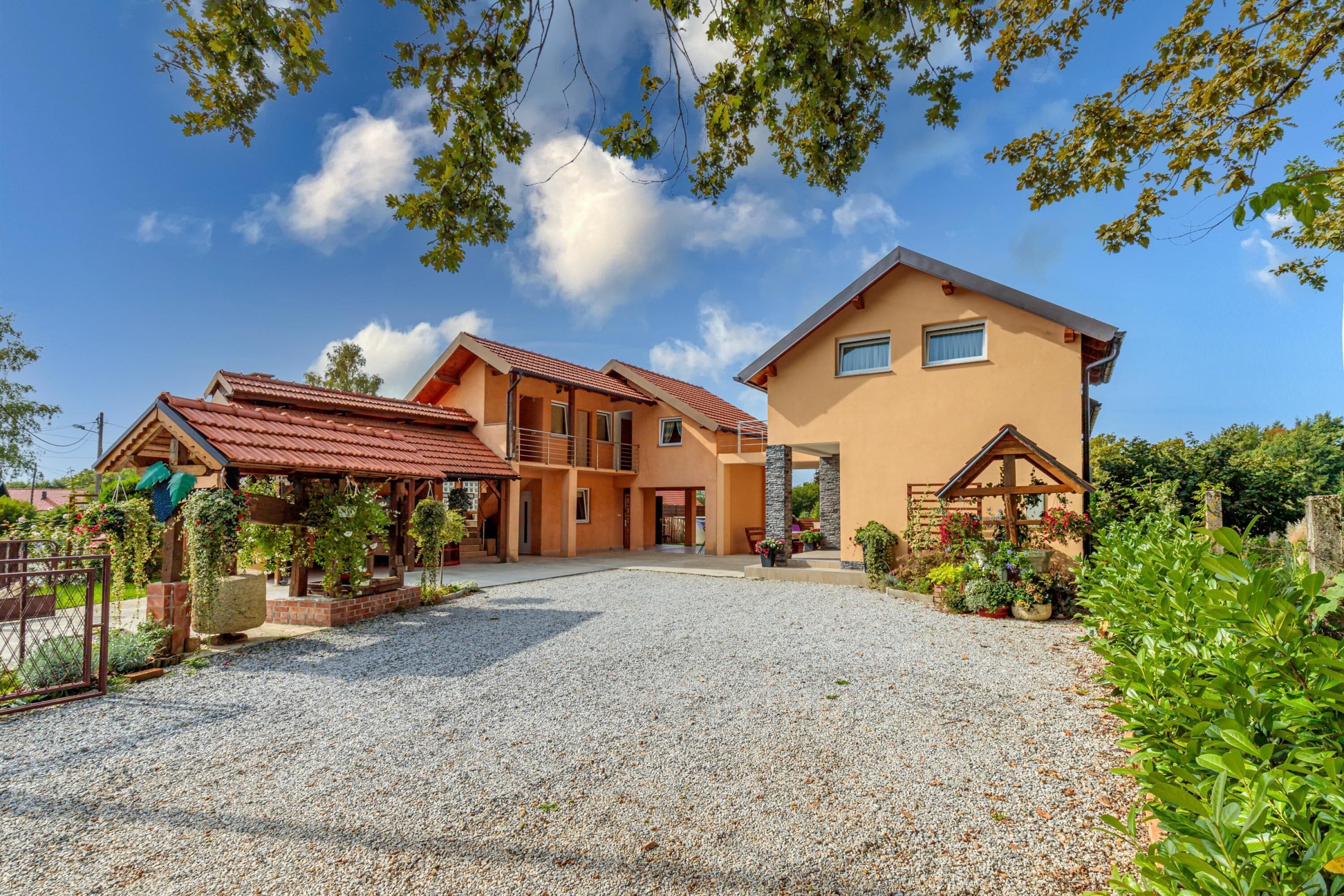 Family House, 5 Bedrooms, Balcony (Pool & Sauna Countryside Retreat) | Bahagian luar