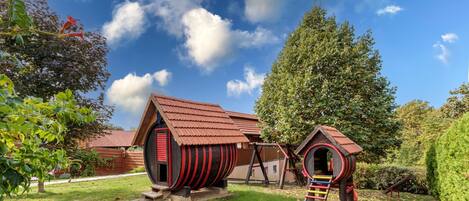 Perhetalo, 5 makuuhuonetta, parveke (Pool House Klara With Sauna) | Ulkopuoli