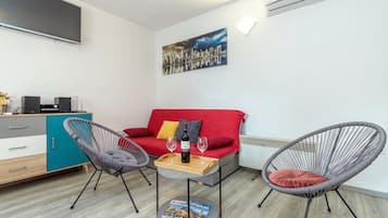 Family House, 5 Bedrooms, Balcony (Pool House Klara With Sauna) | Living area | Flat-screen TV
