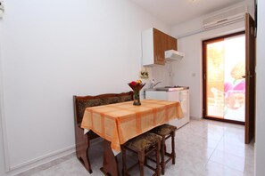 Apartment, 1 Schlafzimmer, Nichtraucher, Balkon | Wohnbereich